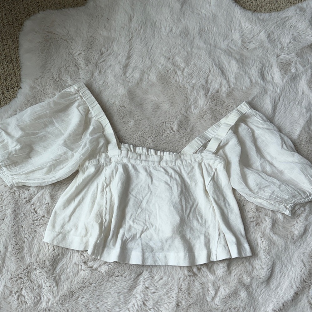 URBAN OUTFITTER CREME TOP